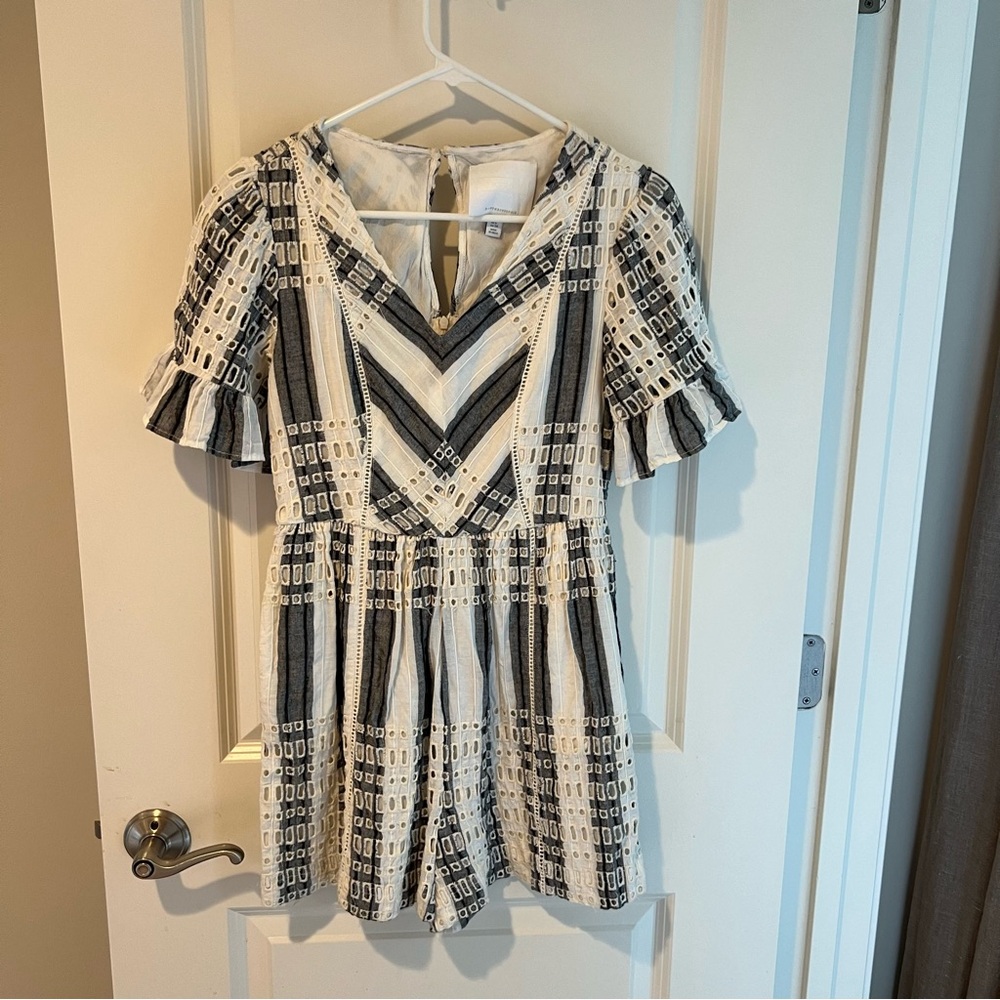 Anthropologie ett:twa gray & white striped eyelet romper | size 2 - Picture 4 of 9